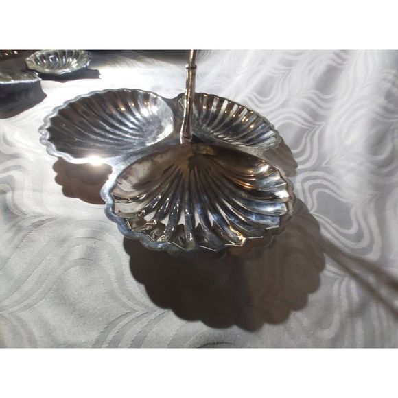3 scalloped silver plated serving dish with handle - Picture 10 of 10
